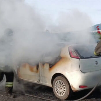 auto-in-fiamme-sull’autostrada-a30,-attimi-di-paura-nel-napoletano