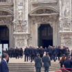 funerali-berlusconi,-i-primi-ingressi-nel-duomo-di-milano