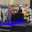 mara-sattei-canta-all’aeroporto-di-linate-per-la-festa-della-musica