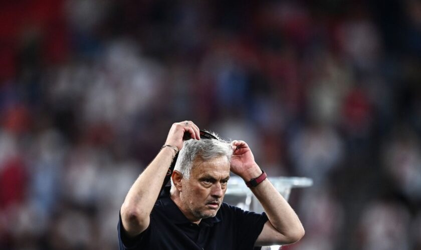 stangata-uefa-per-mourinho,-4-turni-per-insulti-a-taylor