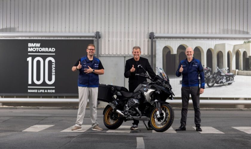 bmw-motorrad-festeggia-il-milionesimo-gs-con-motore-boxer