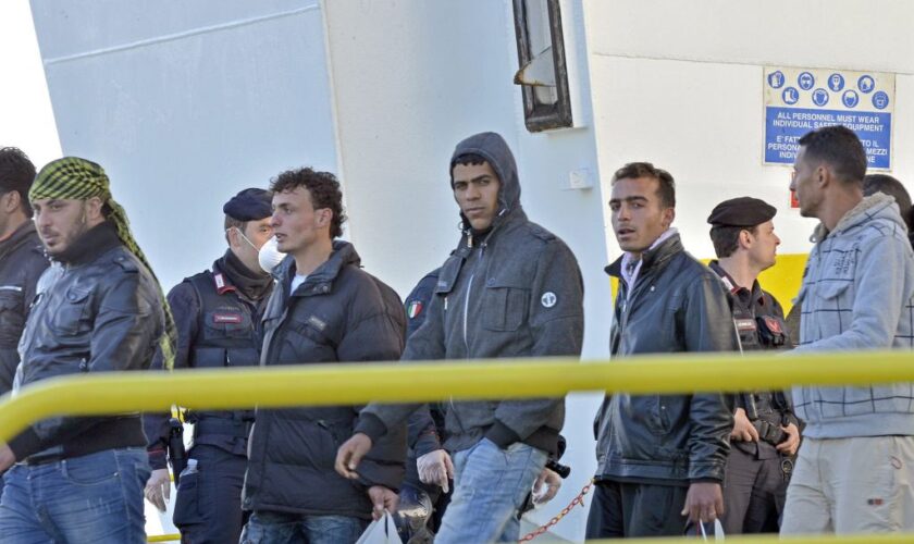 two-groups-of-migrants-at-risk-in-central-mediterranean