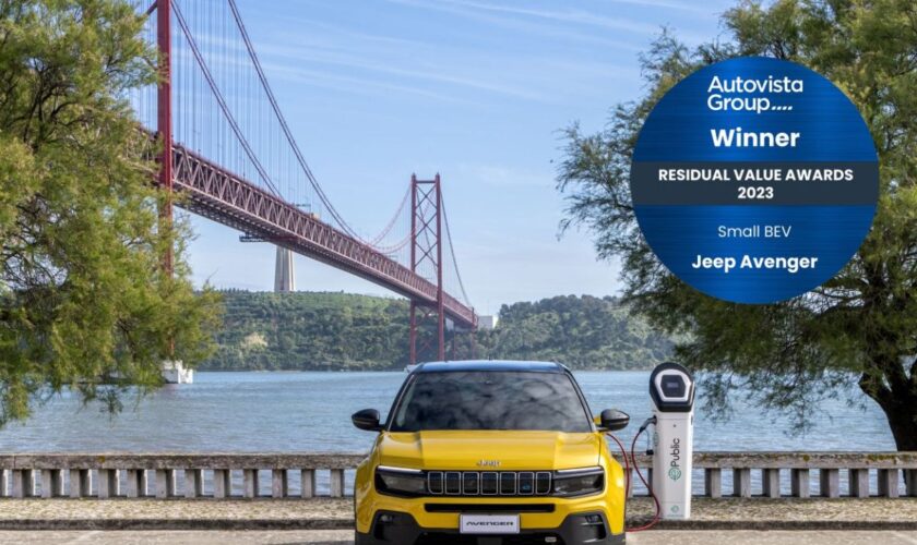 a-jeep-avenger-il-premio-“small-bev”-di-autovista-group-residual-value