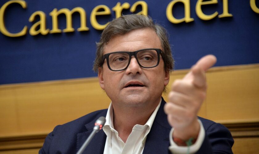 calenda-“il-salario-minimo-puo-riunire-le-opposizioni”