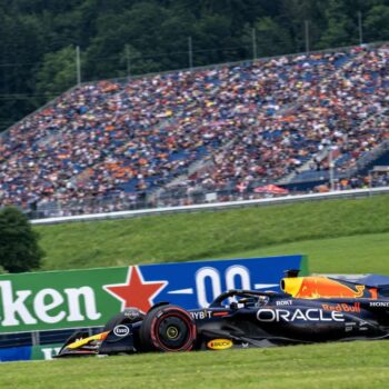 verstappen-vince-sprint-race-in-austria,-sainz-terzo