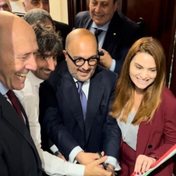 campania,-sangiuliano-inaugura-la-nuova-casa-di-fratelli-d’italia