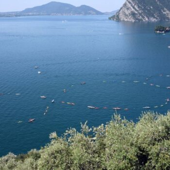 a2a,-inaugurata-la-festa-delle-luci-a-monte-isola