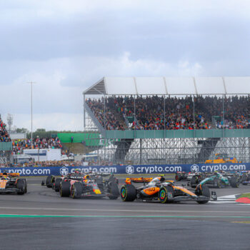 a-silverstone-vince-verstappen,-norris-e-hamilton-sul-podio