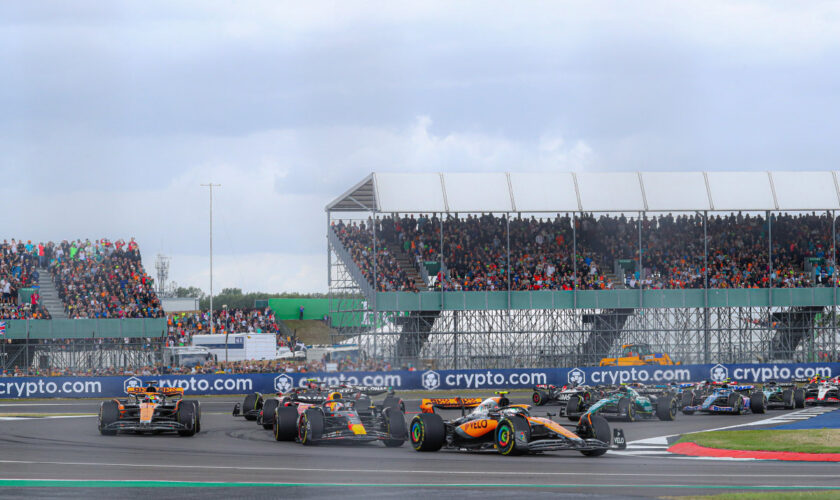 a-silverstone-vince-verstappen,-norris-e-hamilton-sul-podio