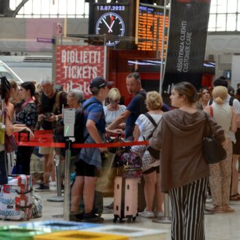 sciopero-dei-ferrovieri-dimezzato-ma-disagi-in-tutta-italia