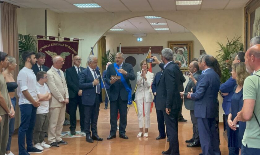 scuola-in-bene-confiscato-a-palermo,-piantedosi-consegna-le-chiavi-a-lagalla