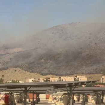 palermo-circondata-dagli-incendi,-fiamme-ancora-sulle-colline