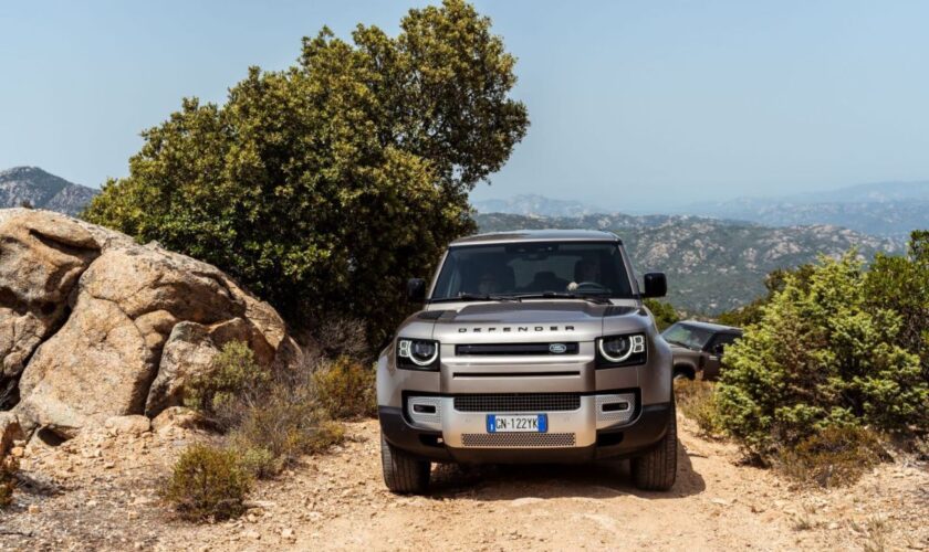 range-rover-e-defender-in-sardegna-per-delle-experience-esclusive