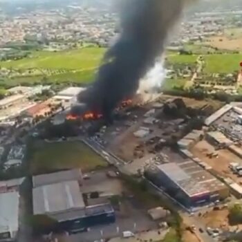 deposito-di-rifiuti-in-fiamme-a-ciampino,-alta-colonna-di-fumo