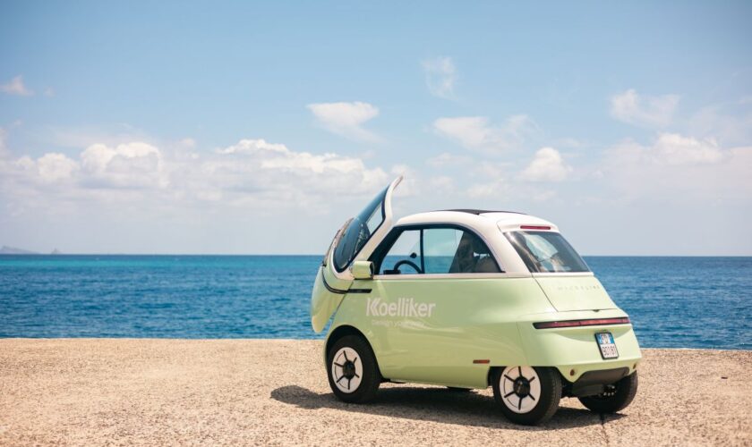 microlino-colora-le-spiagge-di-riccione