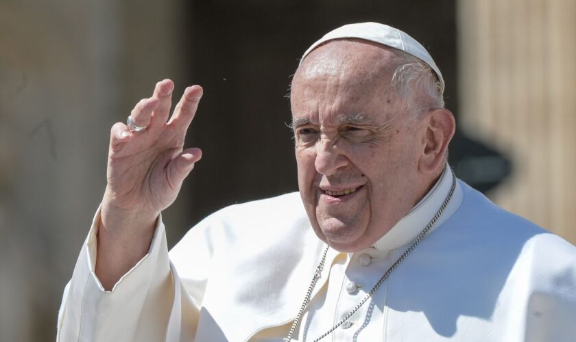 papa-francesco-“la-chiesa-non-ha-porte-e-accoglie-tutti”