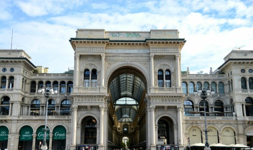 vandalizzata-a-milano-la-galleria-vittorio-emanuele-ii,-imbrattata-con-vernice-spray