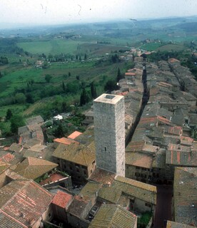 famiglia-francese-travolta-dal-rimorchio-di-un-camion-a-san-gimignano