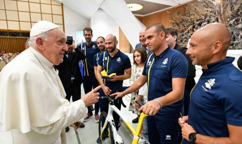 corridori-athletica-vaticana-in-udienza-da-papa-francesco