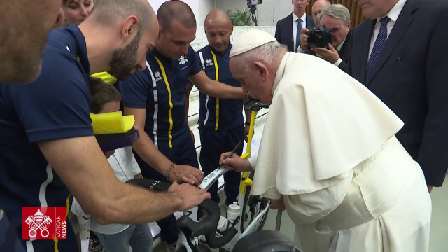 i-corridori-di-athletica-vaticana-in-udienza-da-papa-francesco