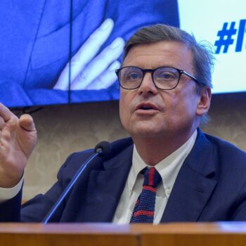 salario-minimo,-calenda-“nessuno-ha-sbattuto-la-porta”