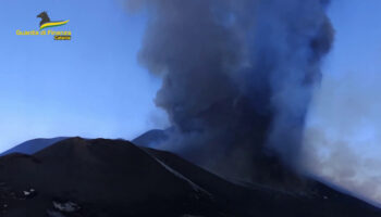 soccorso-alpino-della-guardia-di-finanza-attiva-vigilanza-sull’etna