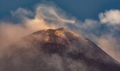 anelli-di-fumo-e-‘champagne’-di-lava,-l’etna-da-spettacolo