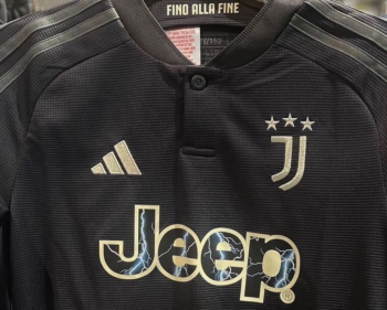 presentata-la-terza-maglia-ufficiale-della-juventus-per-la-prossima-stagione