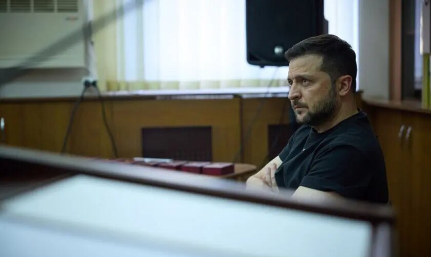 ucraina,-zelensky-“chi-non-e-in-prima-linea-aiuti-a-combattere”