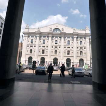 piazza-affari-chiude-in-calo,-ftse-mib-1,03%