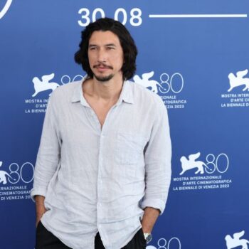 a-venezia-adam-driver-incarna-il-mito-di-ferrari-secondo-michael-mann