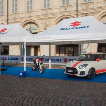 suzuki-presenta-una-livrea-speciale-per-swift,-gsx-8s-e-df200ap