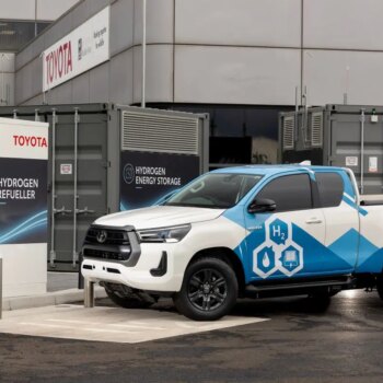 prototipo-toyota-hilux-elettrico-a-celle-a-combustibile-di-idrogeno