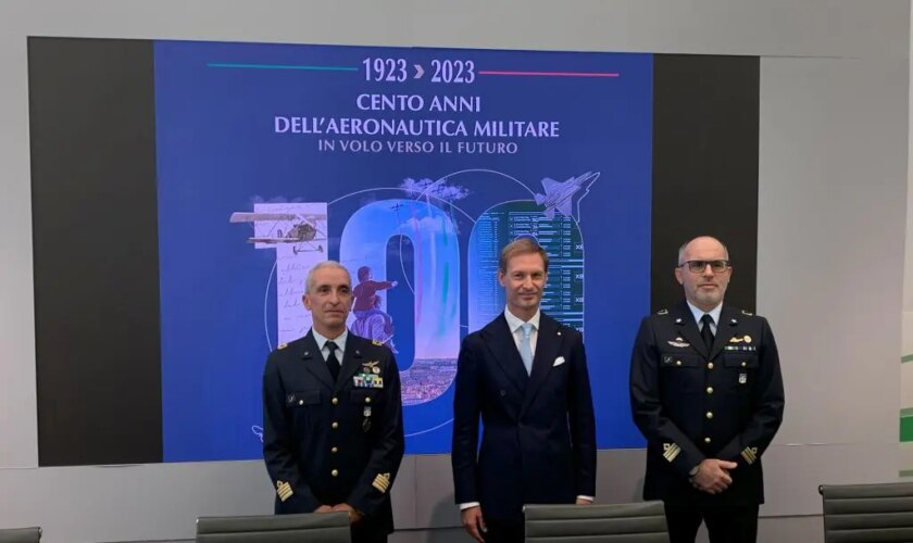 frecce-tricolori-su-milano-per-i-100-anni-dell’aeronautica-militare