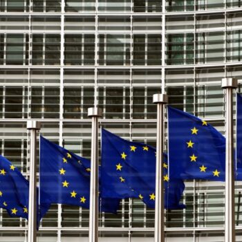 commissione-ue-taglia-stime-di-crescita,-pil-italia-+0,9%-nel-2023