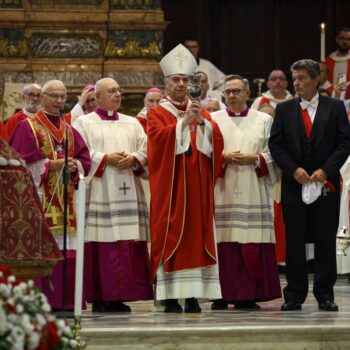 al-duomo-di-napoli-si-ripete-il-miracolo-del-sangue-di-san-gennaro