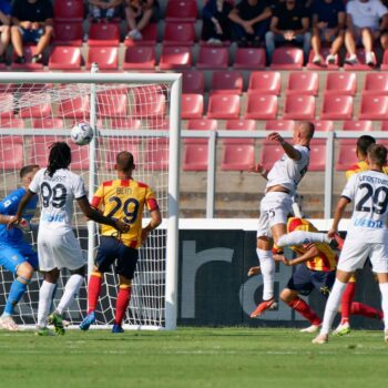 napoli-travolgente-al-“via-del-mare”,-4-0-sul-lecce