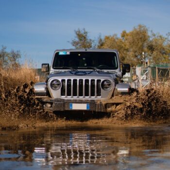 jeep-alla-fiera-internazionale-del-fuoristrada-con-la-gamma-4xe