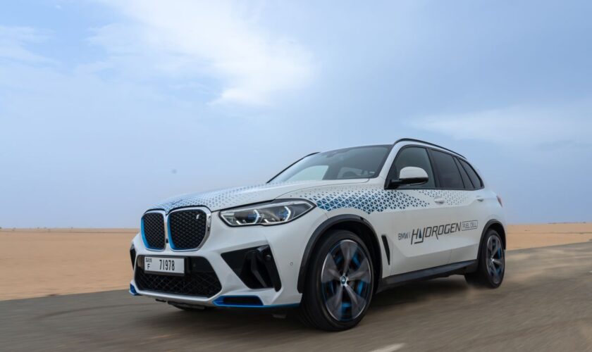 la-bmw-ix5-hydrogen-testata-nel-deserto