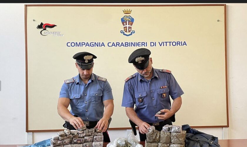 i-carabinieri-cercano-armi-e-trovano-17-chili-di-droga,-56enne-arrestato-nel-ragusano