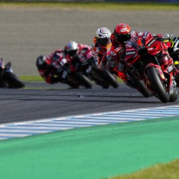 zarco-vince-in-australia,-bagnaia-e-di-giannantonio-sul-podio