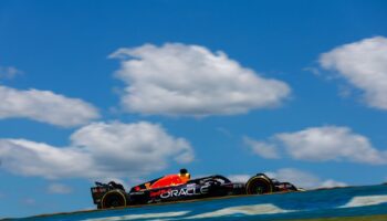 verstappen-vince-anche-la-sprint-in-brasile,-ferrari-a-punti