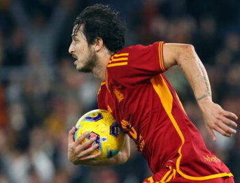 la-roma-batte-il-lecce-con-due-gol-oltre-il-novantesimo