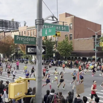 maratona-di-new-york,-festa-per-le-strade-di-brooklyn