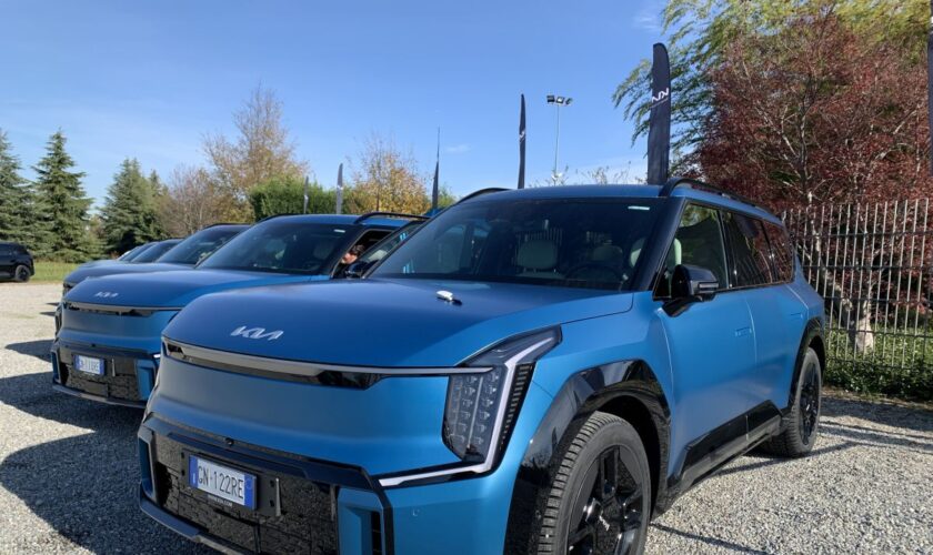 capacita,-autonomia-e-tecnologia-nel-nuovo-suv-kia-ev9