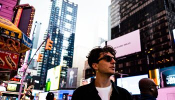 su-prime-video-il-docufilm-“new-york-solo-andata”-di-davide-ippolito