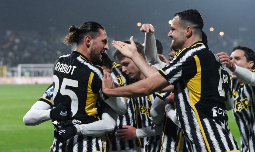 la-juve-vince-2-1-a-monza-e-va-in-testa-alla-classifica