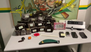 ingente-sequestro-di-hashish-e-cocaina-a-palermo,-tre-arresti