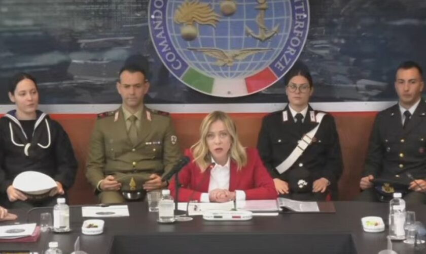 meloni-ai-militari-all’estero-“grazie-a-nome-dell’italia”