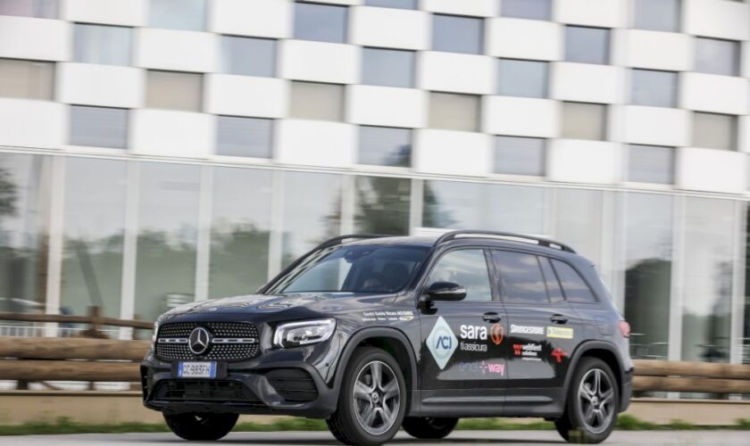 mercedes-benz-italia-rinnova-accordo-con-centri-guida-sicura-aci-sara